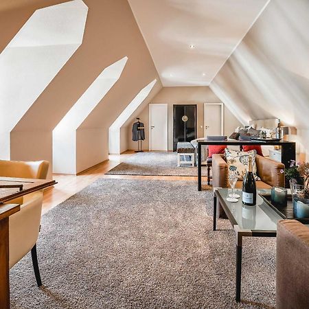 Bed and Breakfast Residenz Weingut Schloss Reinhartshausen Эльтвилле Экстерьер фото