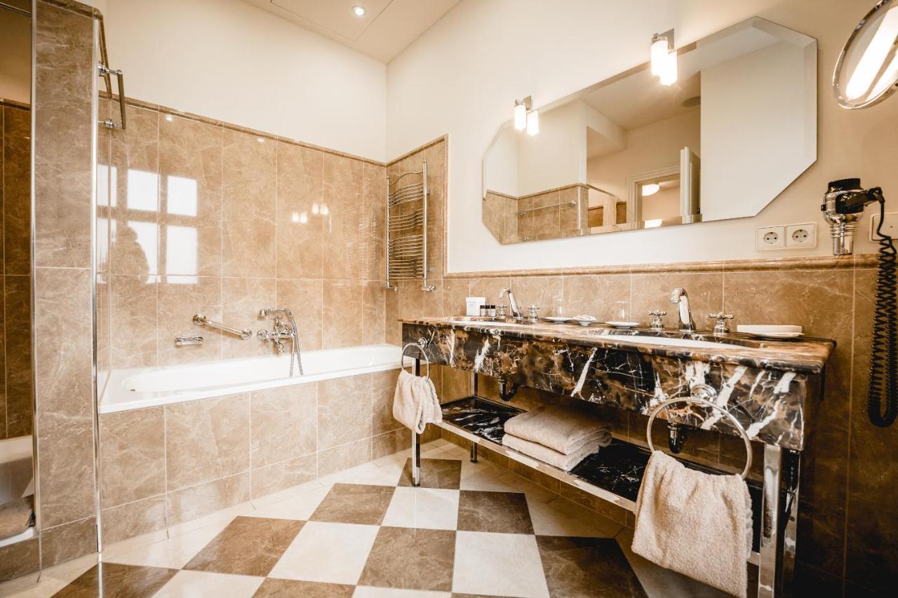 Bed and Breakfast Residenz Weingut Schloss Reinhartshausen Эльтвилле Экстерьер фото