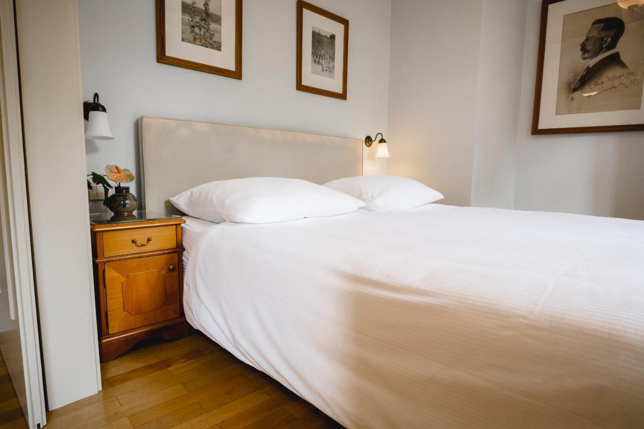 Bed and Breakfast Residenz Weingut Schloss Reinhartshausen Эльтвилле Экстерьер фото