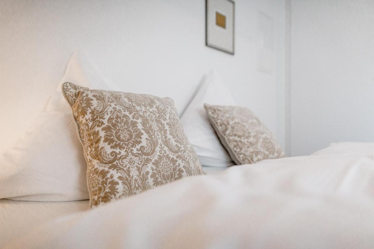 Bed and Breakfast Residenz Weingut Schloss Reinhartshausen Эльтвилле Экстерьер фото