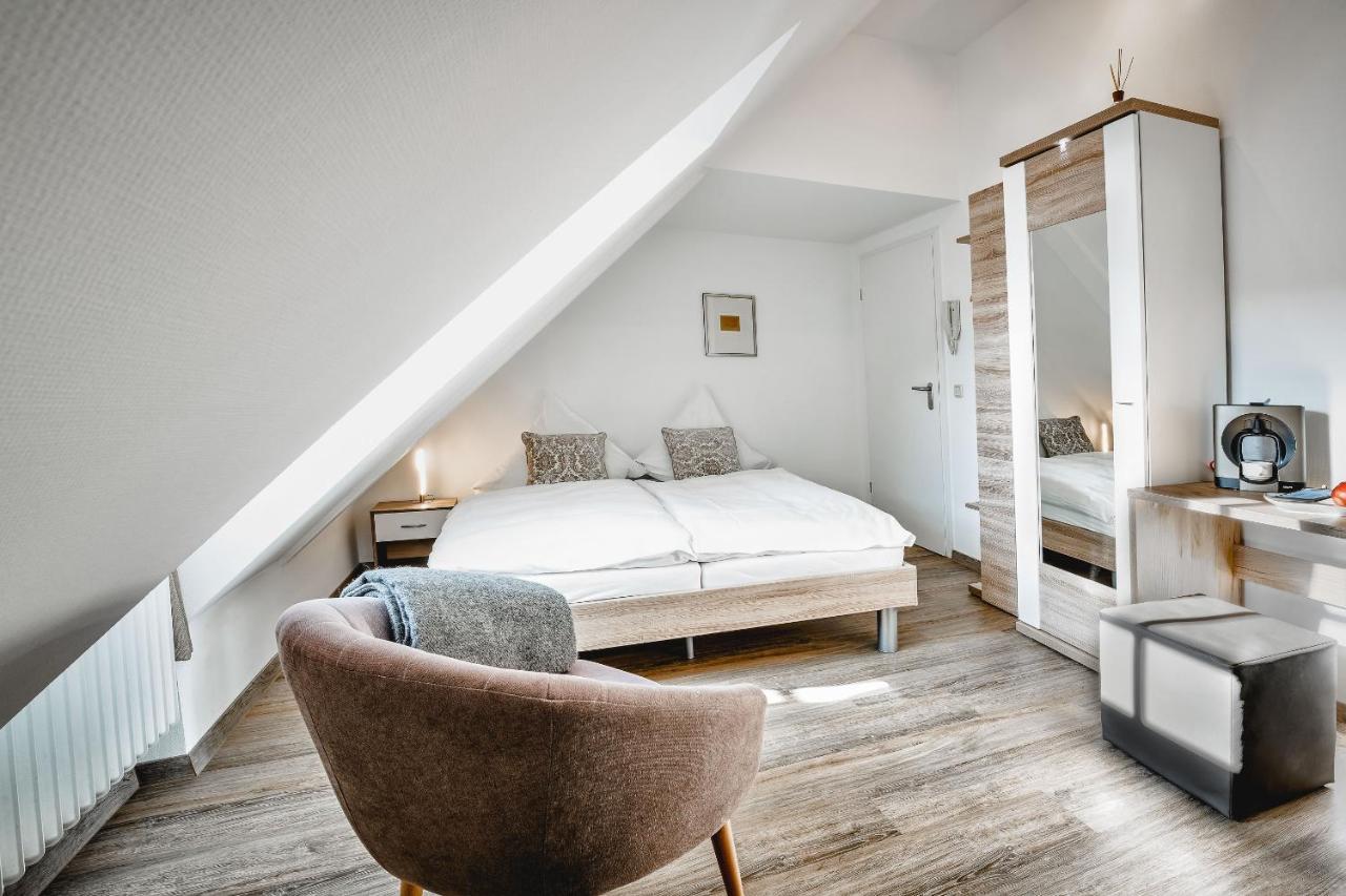 Bed and Breakfast Residenz Weingut Schloss Reinhartshausen Эльтвилле Экстерьер фото