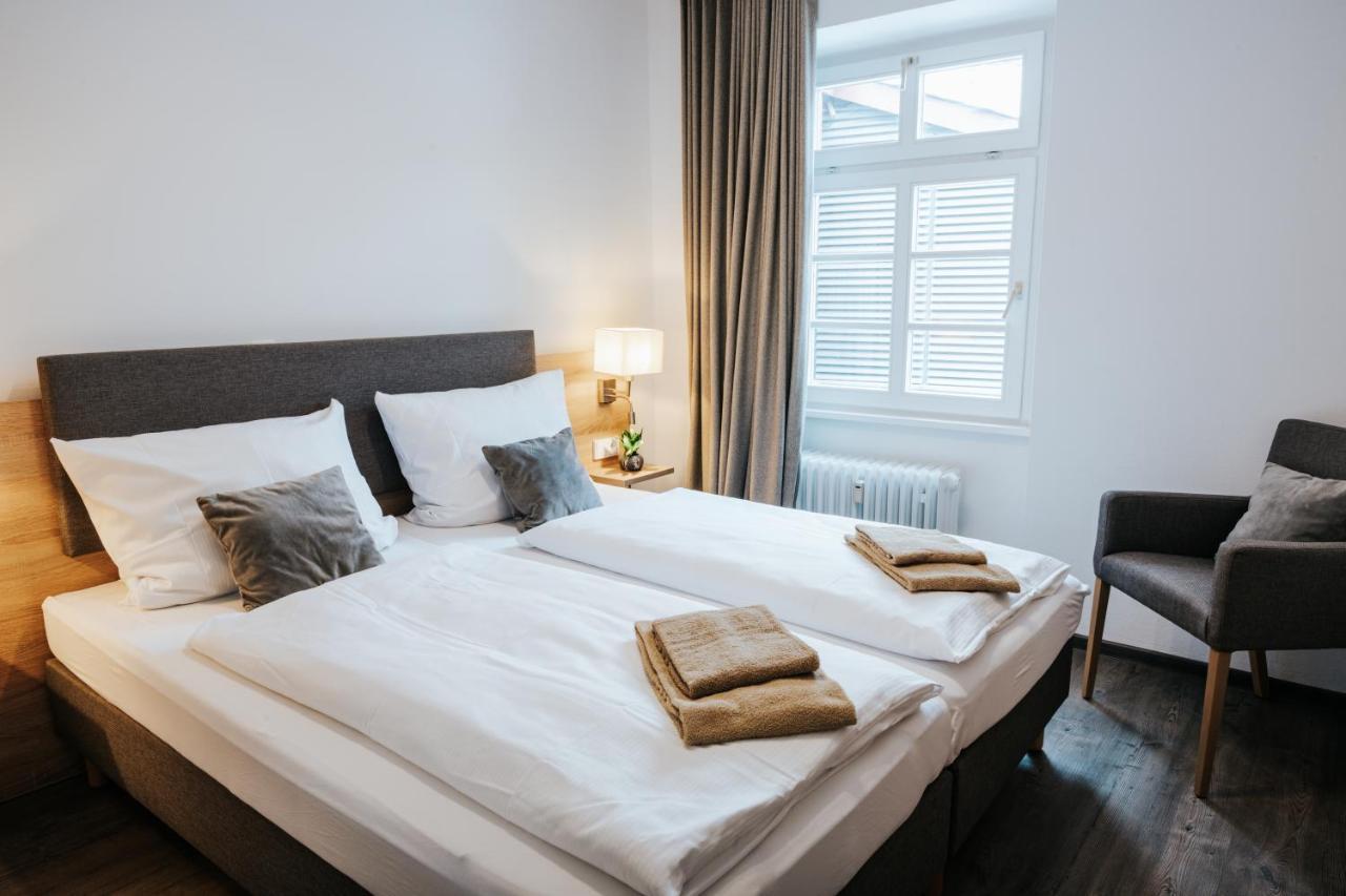 Bed and Breakfast Residenz Weingut Schloss Reinhartshausen Эльтвилле Экстерьер фото