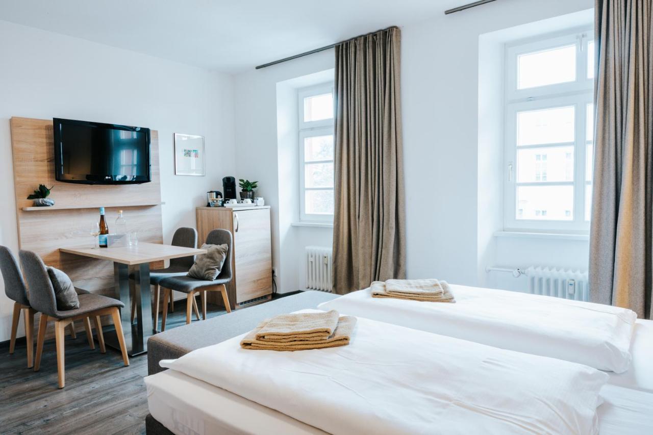 Bed and Breakfast Residenz Weingut Schloss Reinhartshausen Эльтвилле Экстерьер фото