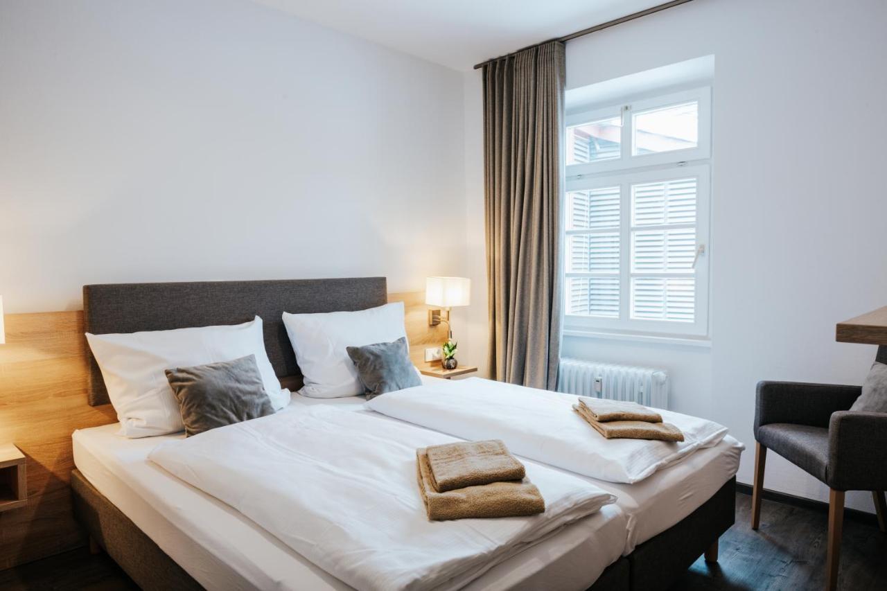 Bed and Breakfast Residenz Weingut Schloss Reinhartshausen Эльтвилле Экстерьер фото