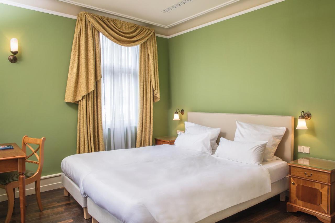 Bed and Breakfast Residenz Weingut Schloss Reinhartshausen Эльтвилле Экстерьер фото