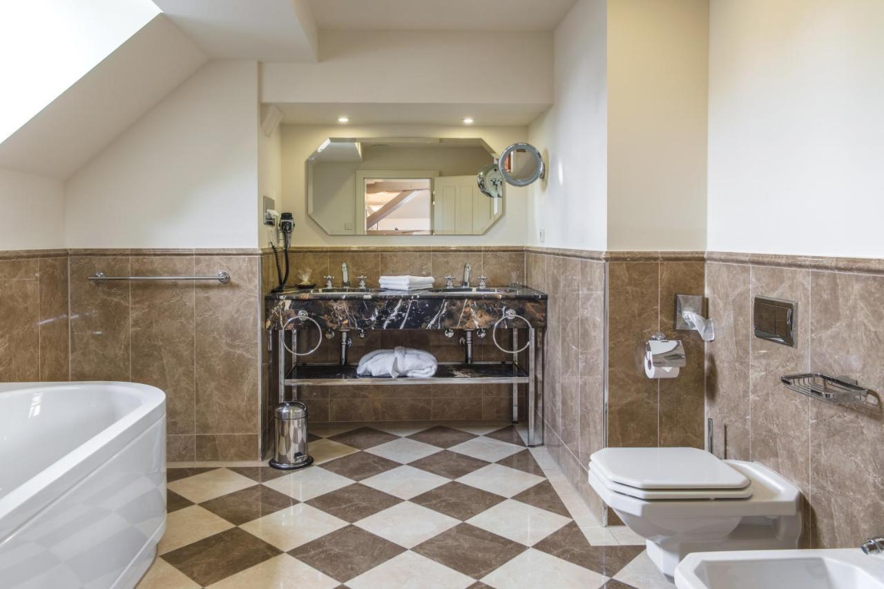 Bed and Breakfast Residenz Weingut Schloss Reinhartshausen Эльтвилле Экстерьер фото